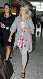 Holly Willoughby feet photo thumbnail