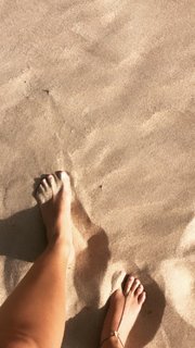 Lívia Andrade feet photo thumbnail