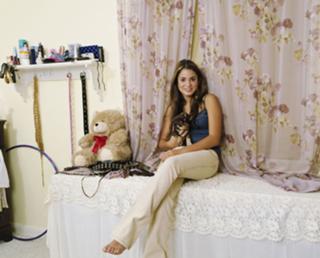 Nikki Reed feet photo thumbnail