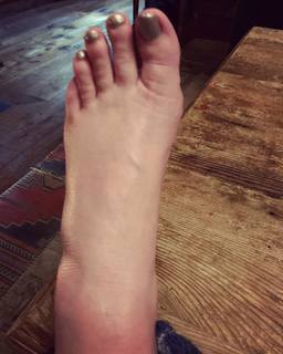 Jessica Simpson feet photo thumbnail