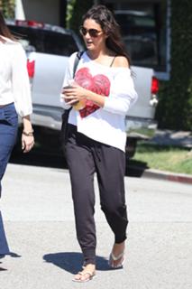 Emmanuelle Chriqui feet photo thumbnail