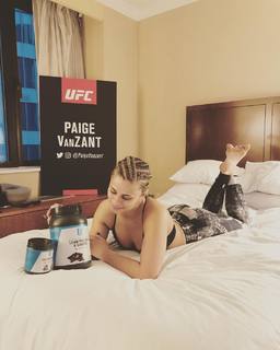 Paige VanZant feet photo thumbnail