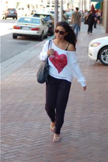 Emmanuelle Chriqui feet photo thumbnail