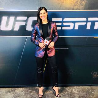 Megan Olivi feet photo thumbnail