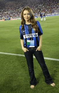 Alyssa Milano feet photo thumbnail