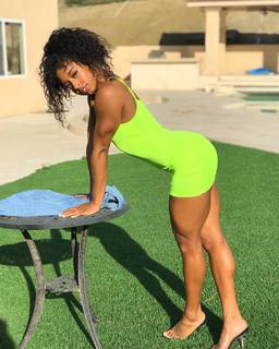 Qimmah Russo feet photo thumbnail