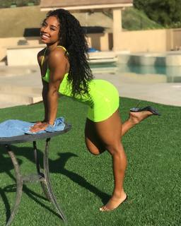 Qimmah Russo feet photo thumbnail