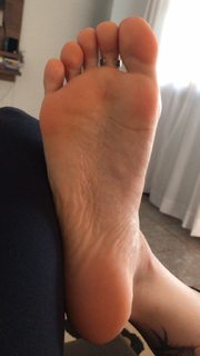 Alaine Crissiê feet photo thumbnail