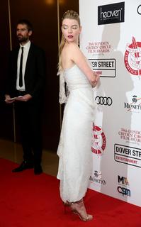 Anya Taylor-Joy feet photo thumbnail