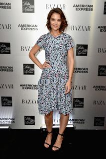 Katie Holmes feet photo thumbnail