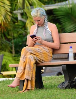 Joss Stone feet photo thumbnail