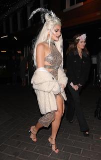 Pixie Lott feet photo thumbnail