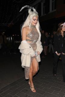 Pixie Lott feet photo thumbnail