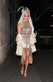 Pixie Lott feet photo thumbnail