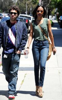 Zoe Saldana feet photo thumbnail