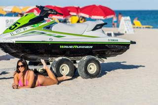 Claudia Romani feet photo thumbnail