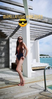 Lindsay Lohan feet photo thumbnail