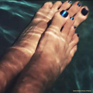 Sandra Bullock feet photo thumbnail