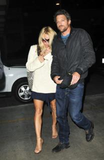 Pamela Anderson feet photo thumbnail