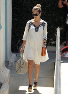 Jessica Alba feet photo thumbnail