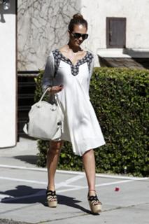 Jessica Alba feet photo thumbnail