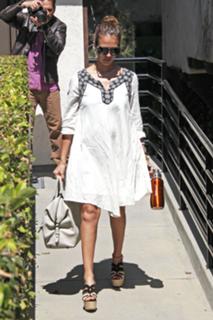 Jessica Alba feet photo thumbnail