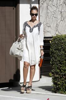 Jessica Alba feet photo thumbnail