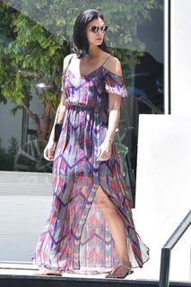 Morena Baccarin feet photo thumbnail