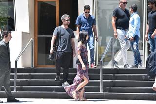 Morena Baccarin feet photo thumbnail