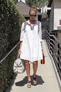 Jessica Alba feet photo thumbnail