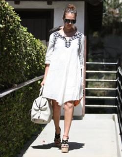 Jessica Alba feet photo thumbnail