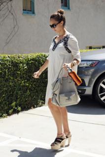 Jessica Alba feet photo thumbnail