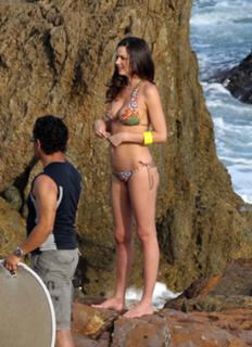Miranda Kerr feet photo thumbnail