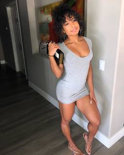 Qimmah Russo feet photo thumbnail