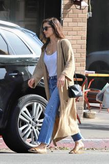 Minka Kelly feet photo thumbnail