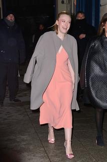 Dakota Fanning feet photo thumbnail