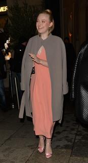 Dakota Fanning feet photo thumbnail