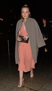 Dakota Fanning feet photo thumbnail