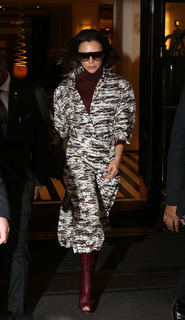 Victoria Beckham feet photo thumbnail