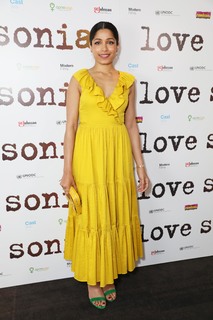 Freida Pinto feet photo thumbnail