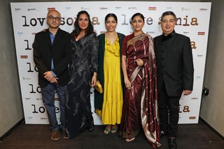 Freida Pinto feet photo thumbnail