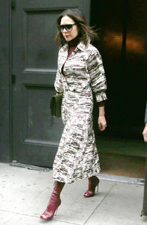 Victoria Beckham feet photo thumbnail