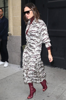 Victoria Beckham feet photo thumbnail
