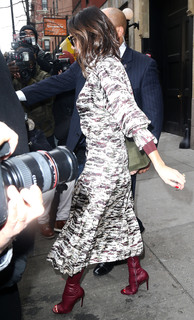 Victoria Beckham feet photo thumbnail