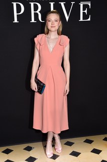 Dakota Fanning feet photo thumbnail