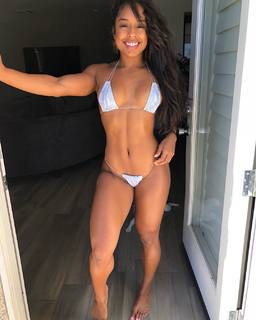Qimmah Russo feet photo thumbnail
