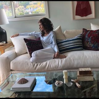 Minnie Driver feet photo thumbnail