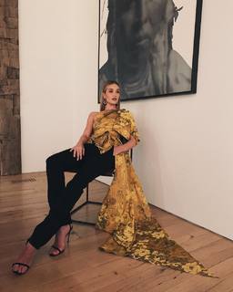 Rosie Huntington-Whiteley feet photo thumbnail