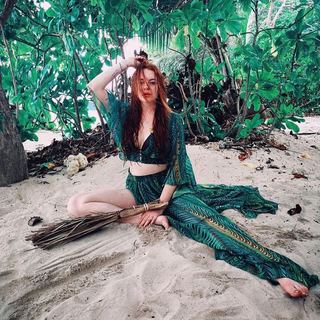 Lindsay Lohan feet photo thumbnail
