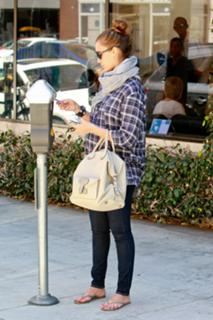 Jessica Alba feet photo thumbnail